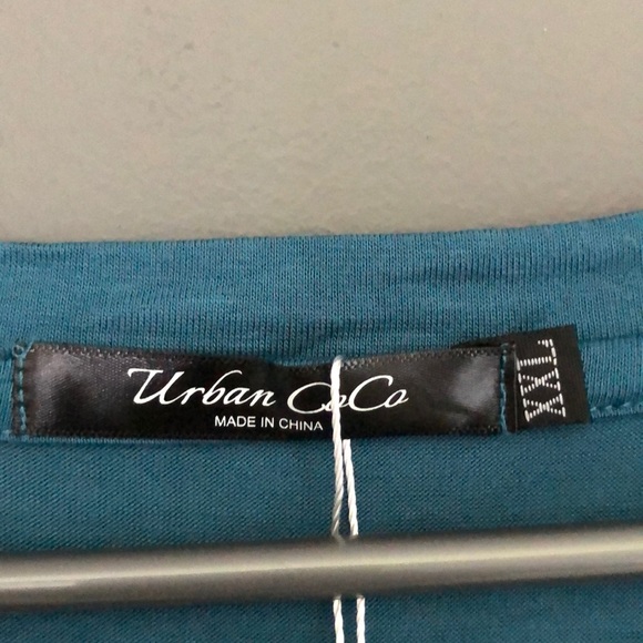 Teal open shoulder t-shirt. (XXL) - Picture 6 of 7